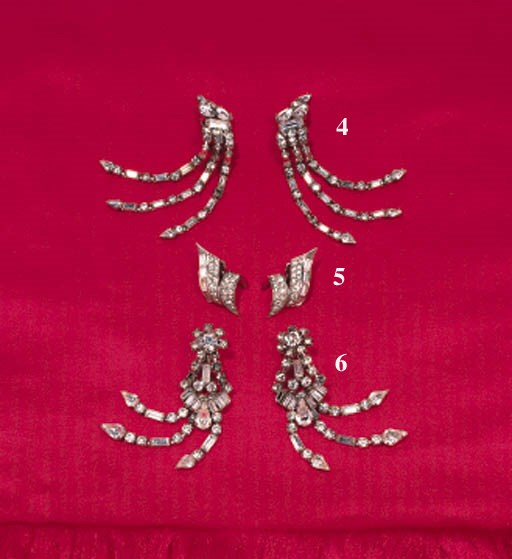 A PAIR OF EARRINGS