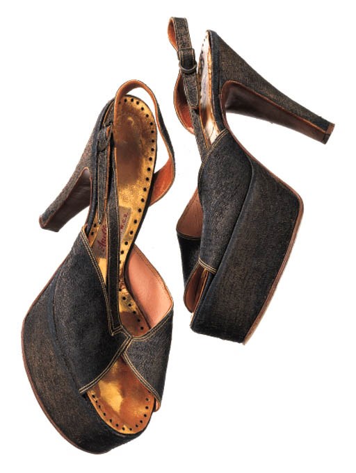 A PAIR OF PLATFORM SHOES
