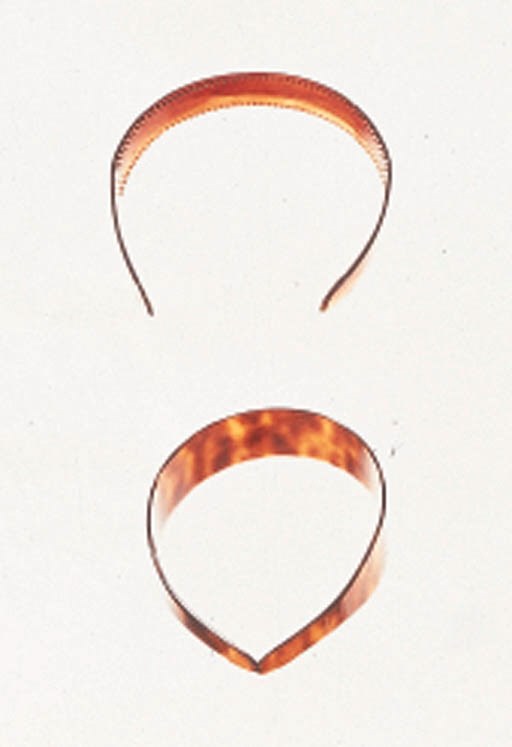 A PAIR OF HAIR ACCESSORIES
