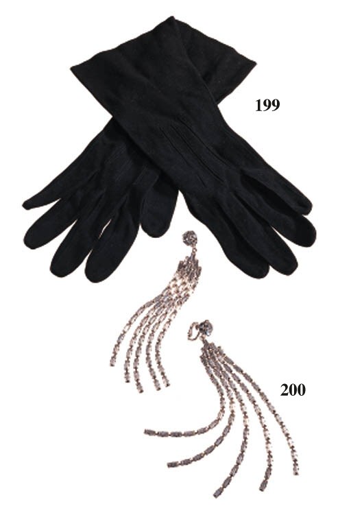 A PAIR OF EAR CLIPS
