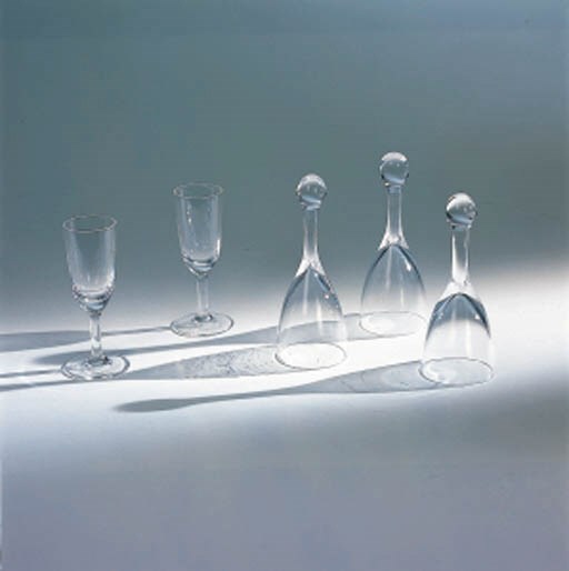A GROUP OF COLORLESS GLASS TABLEWARE