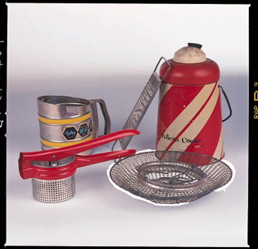 A GROUP OF ASSORTED KITCHEN EQUIPMENT