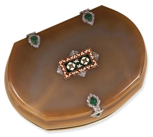 AN ART DECO AGATE, ENAMEL AND DIAMOND BOX, BY CARTIER