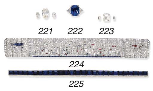 A SAPPHIRE AND DIAMOND RING