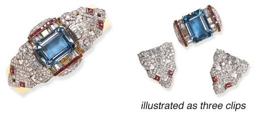 AN ART DECO AQUAMARINE, DIAMOND AND RUBY BANGLE BRACELET