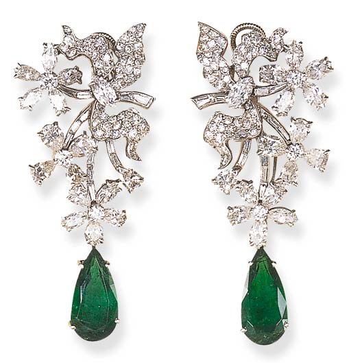 A PAIR OF EMERALD AND DIAMOND EAR PENDANTS