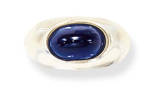 A SAPPHIRE AND ROCK CRYSTAL RING