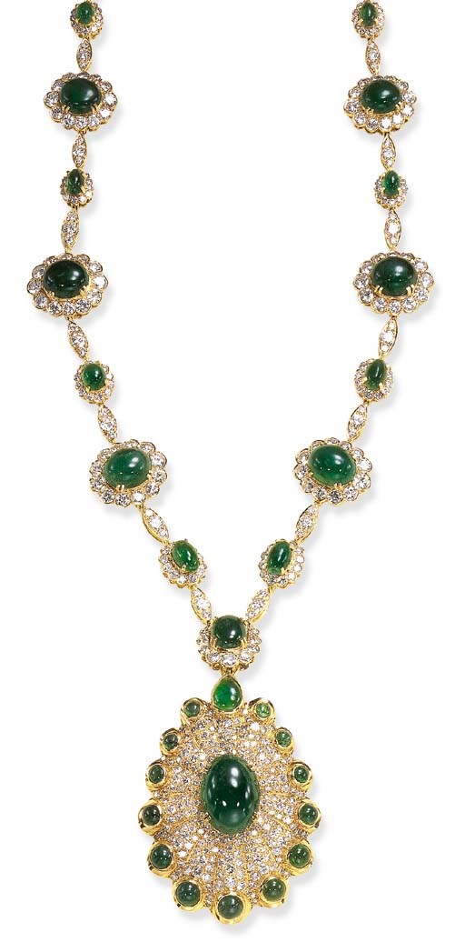 AN EMERALD AND DIAMOND PENDANT NECKLACE