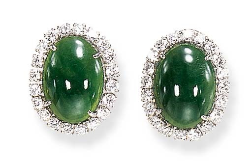 A PAIR OF JADE EAR CLIPS
