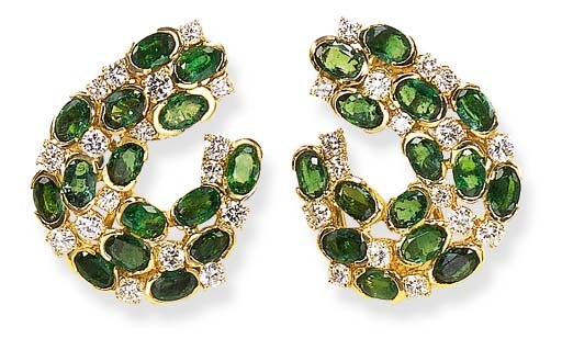 AN AMUSING PAIR OF EMERALD AND DIAMOND EAR CLIPS