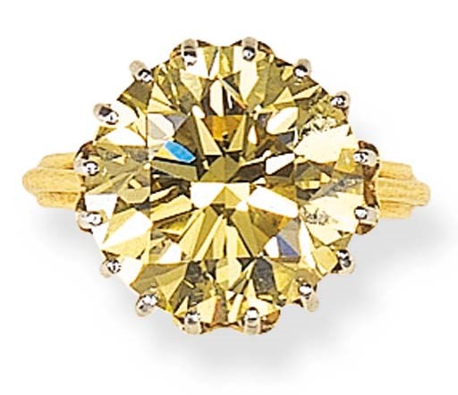 A FANCY DEEP BROWNISH YELLOW DIAMOND RING
