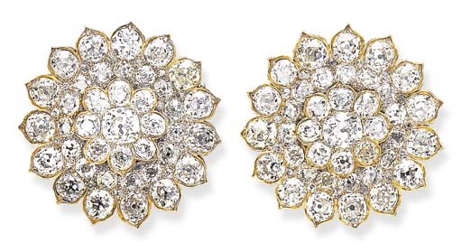 AN EXQUISITE PAIR OF ANTIQUE DIAMOND BROOCHES