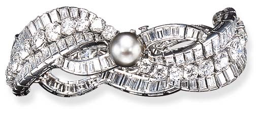 A DIAMOND AND NATURAL PINKISH BROWN PEARL BRACELET