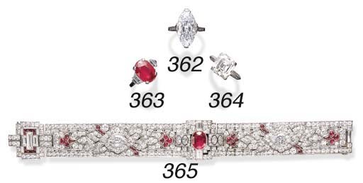 AN ART DECO SINGLE-STONE DIAMOND RING