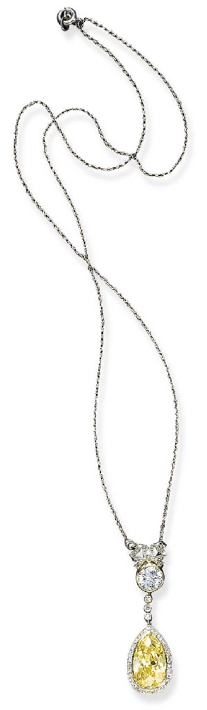 AN ELEGANT FANCY INTENSE YELLOW AND FANCY BLUE DIAMOND PENDANT