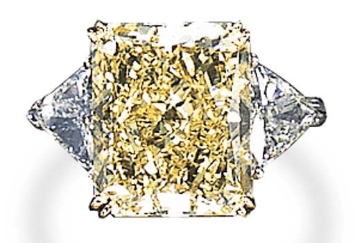 AN IMPORTANT FANCY YELLOW DIAMOND RING