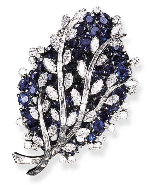 AN ELEGANT SAPPHIRE AND DIAMOND BROOCH