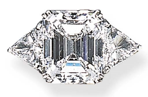 A FINE SINGLE-STONE DIAMOND RING