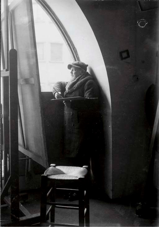 PHOTOGRAPHER UNKNOWN