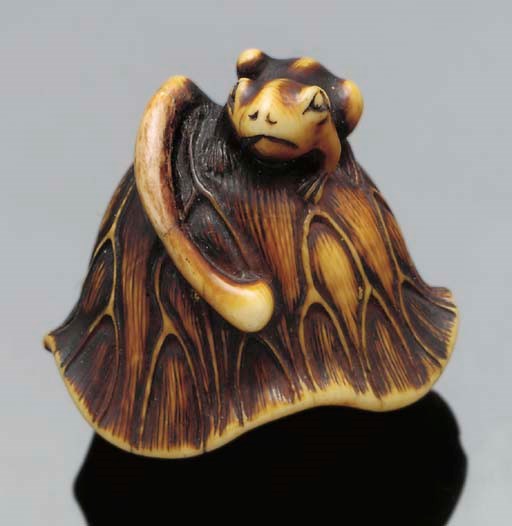 A Japanese ivory netuske of a toad, 19th century