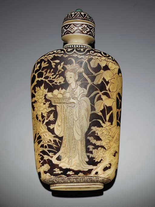 A Japanese incised and stained ivory snuff bottle, 19th Century
