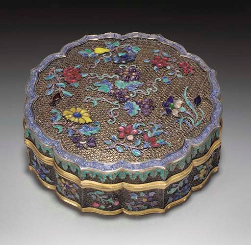 A Chinese silver gilt filigree box and cover, 18th/19th century