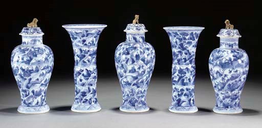 A Chinese blue and white garniture, Kangxi
