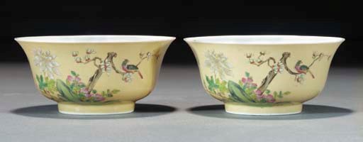 A pair of Chinese famille rose bowls, 19th century