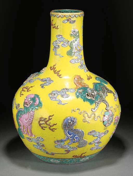 A large Chinese famille rose bottle vase, 19th century