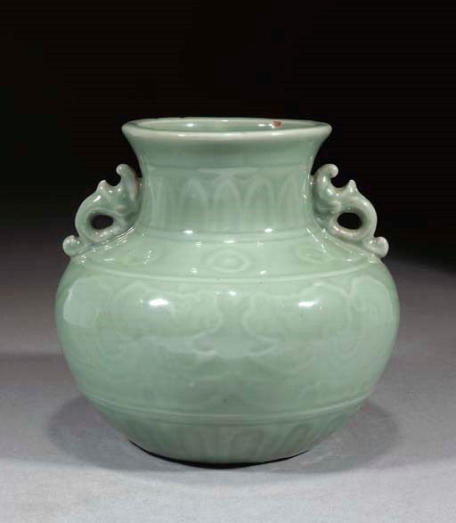 A celadon glazed globular vase, 18th/19th century