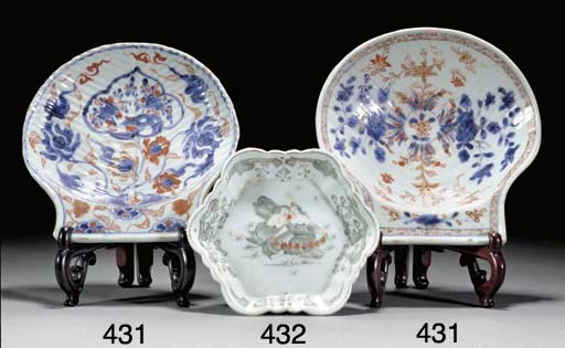 Two Chinese Imari shell shaped dishes, Kangxi