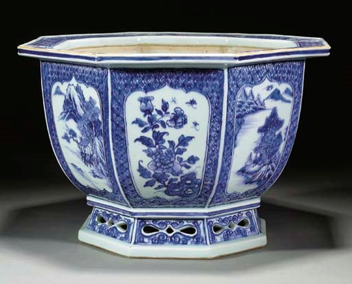 A Chinese blue and white octagonal jardiniere, 18th century
