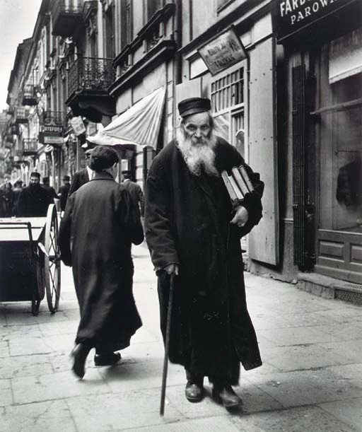 ROMAN VISHNIAC (1897-1990)