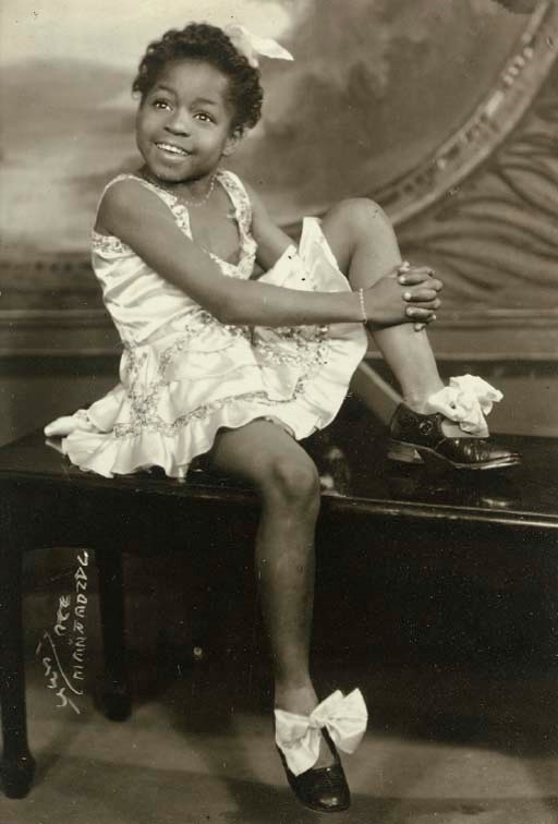 JAMES VANDERZEE (1886-1983)