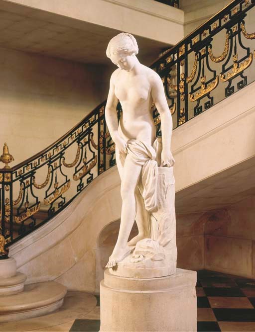 A CARVED MARBLE FIGURE OF VENUS