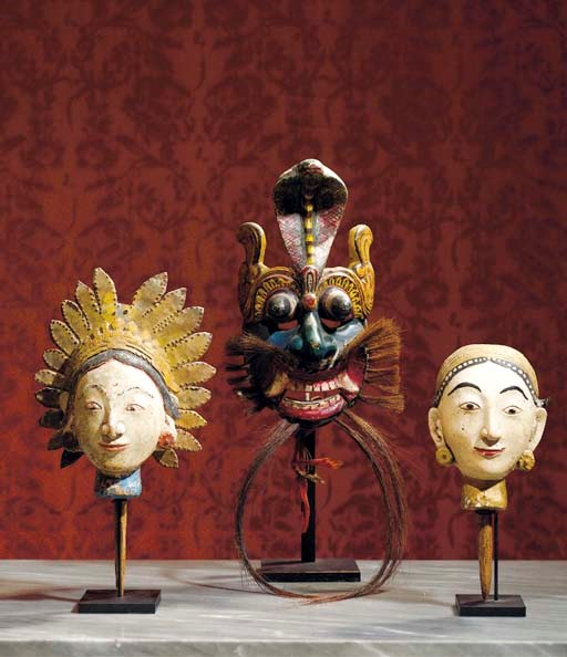 TROIS TETES DE MARIONNETTES
