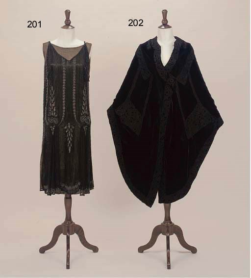 A DRAMATIC BLACK VELVET MANTLE