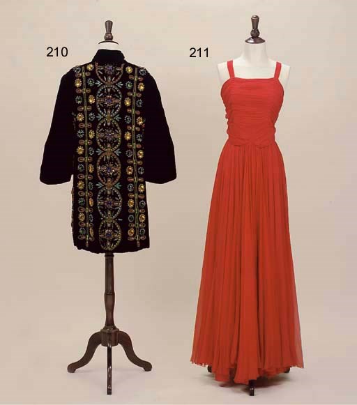 A BEADED BLACK VELVET EVENING COAT, NORMAN HARTNELL
