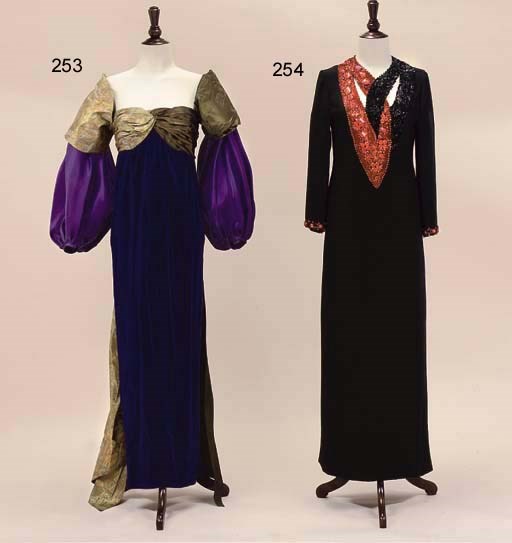 A PURPLE VELVET EVENING GOWN, JEAN PATOU