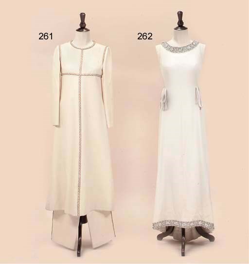 A WHITE SILK GABARDINE EVENING ENSEMBLE, CHRISTIAN DIOR PARIS
