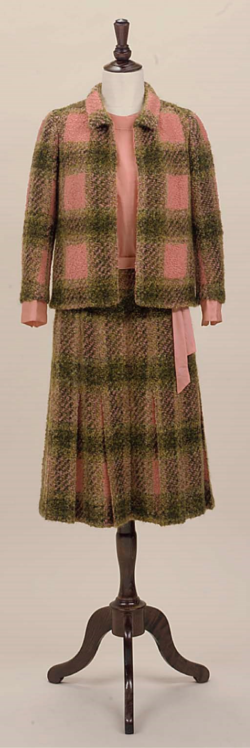 A GREEN & CORAL BOUCLÉ WOOL SUIT, CHANEL