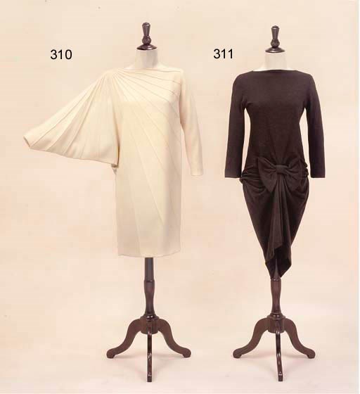 A BROWN CASHMERE JERSEY DAY DRESS