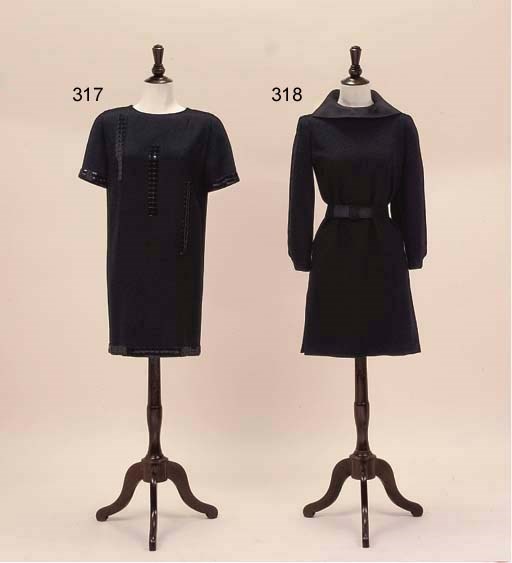 A BLACK WOOL A-LINE DRESS WITH SHORT SLEEVES