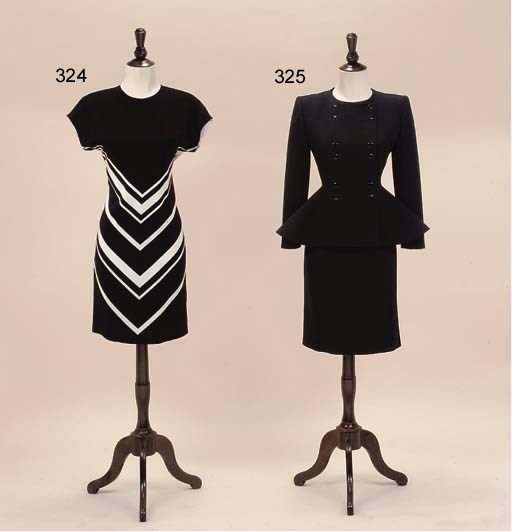 A BLACK AND WHITE PRINTED SILK SHIFT DRESS