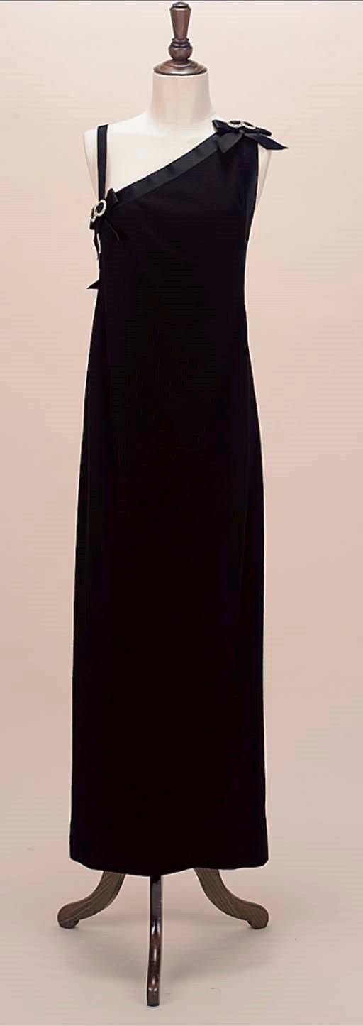 A BLACK MOSS CREPE EVENING DRESS
