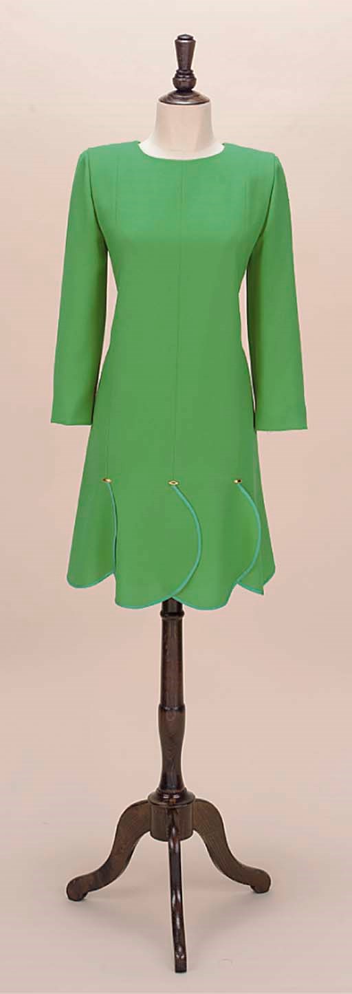 A VIVID KELLY GREEN MOSS CREPE DAY DRESS