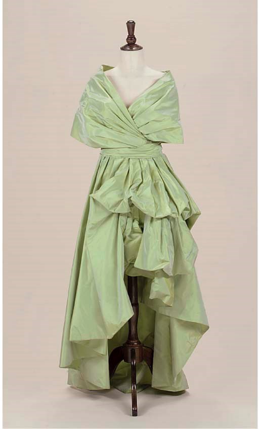 AN APPLE-GREEN TAFFETA EVENING GOWN, CHANEL COUTURE