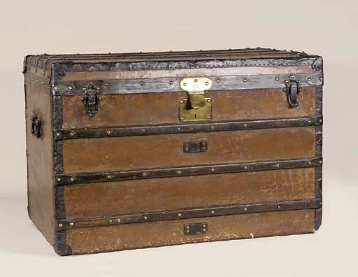 A LOUIS VUITTON STEAMER TRUNK