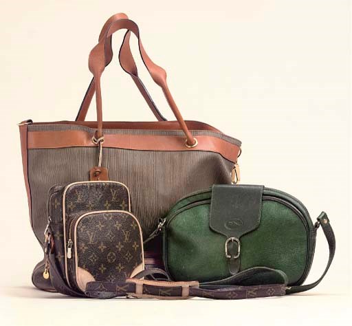 FERRAGAMO, LONGCHAMPS, LOUIS VUITTON