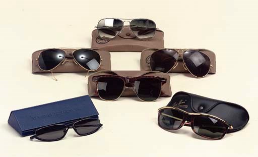 A COLLECTION OF VINTAGE RAY BAN SUNGLASSES